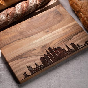 Personalisiertes Schneidebrett, individuelle NYC Skyline, sinnvolles neues Zuhause Geschenk, Sentimentales New York City Andenken