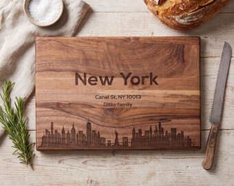 Schneidebrett mit gravierter Stadtsilhouette, personalisiertes Schneidebrett mit Stadtsilhouette-Motiv, Einzugs- oder Hochzeitsgeschenk
