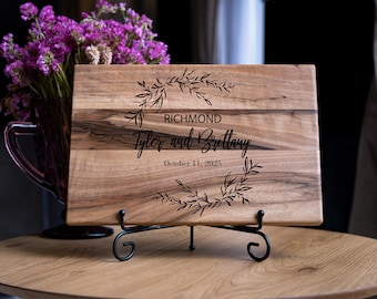 Op maat gegraveerde snijplank – Sympathy Gifts Cadeau voor stel, op maat gegraveerde houten plank, gepersonaliseerd jubileumcadeau