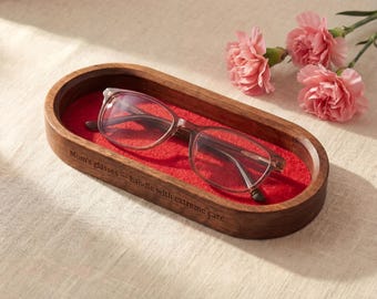 Catch All Tablett Holz — Brillenhalter mit Filzeinlage, Nachttisch Organizer, personalisiertes Geschenk, Eiche oder Walnuss