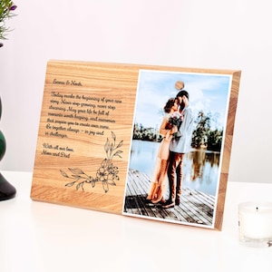 Gegraveerde fotolijst – op maat gemaakte houten displaystandaard, gepersonaliseerd cadeau voor stel