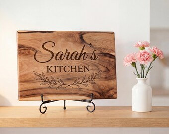 Planche à découper personnalisée pour maman | Cadeau de cuisine en noyer gravé personnalisé | Cadeau Fête des Mères | Cadeau belle-mère | Maman en prime
