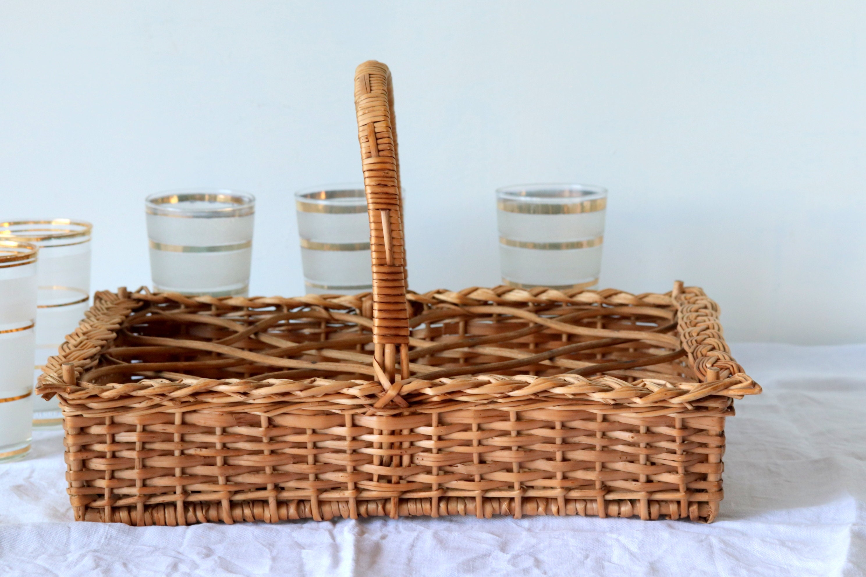 French Vintage Woven Wicker Basket With Dividers for 12 Glasses, 12  Compartment Glass Holder With Handle, Rustic Glasses Basket 