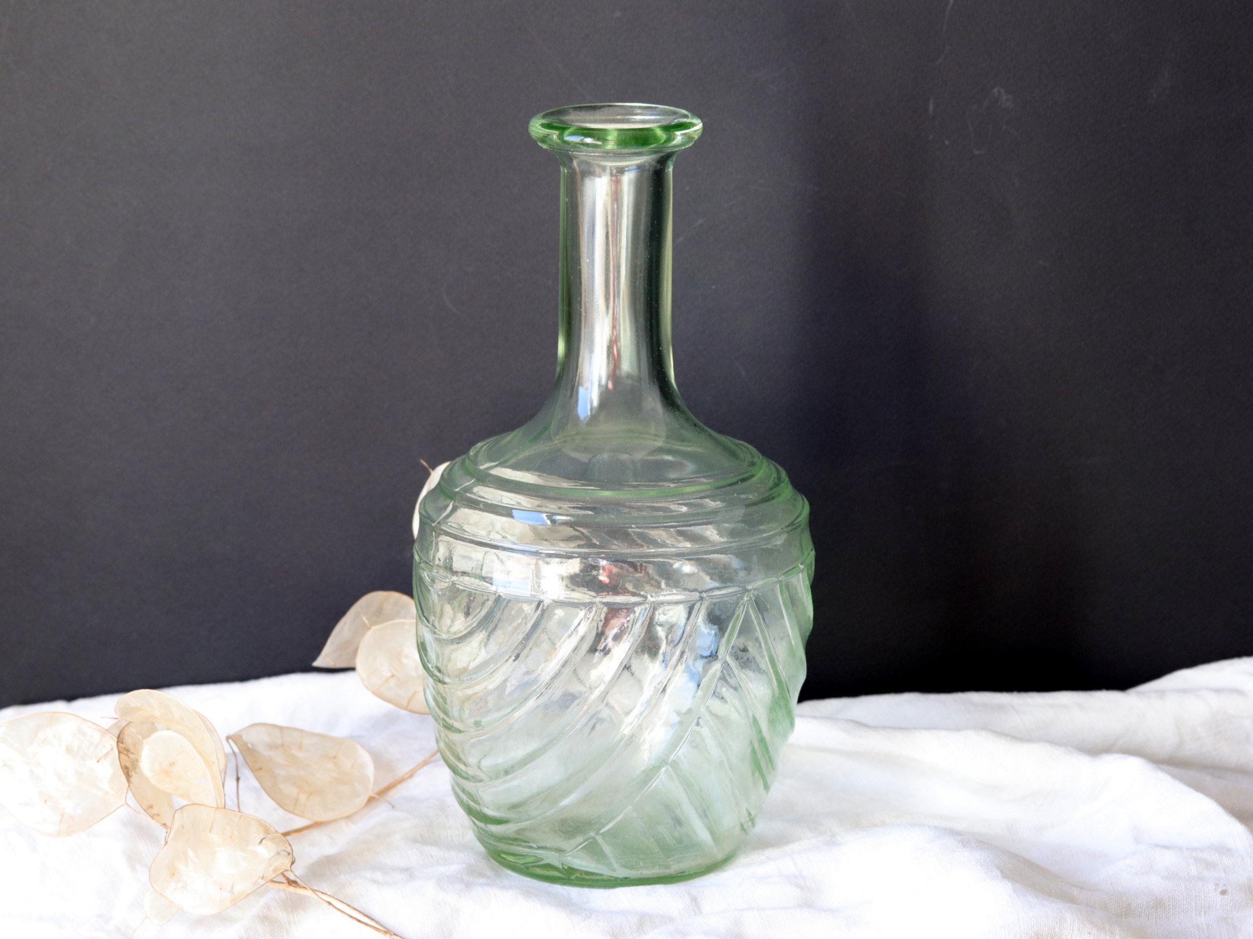 Vintage Green Glass Decanter, 1930s Water Pitcher, Clear Green  Molded Glass Jug, Embossed Stripe Decor, Retro Bar Decor,  Boho Stem Vase