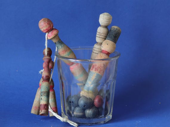 アンティークフランス製木製スキットル：1900年代の手描きボウリング