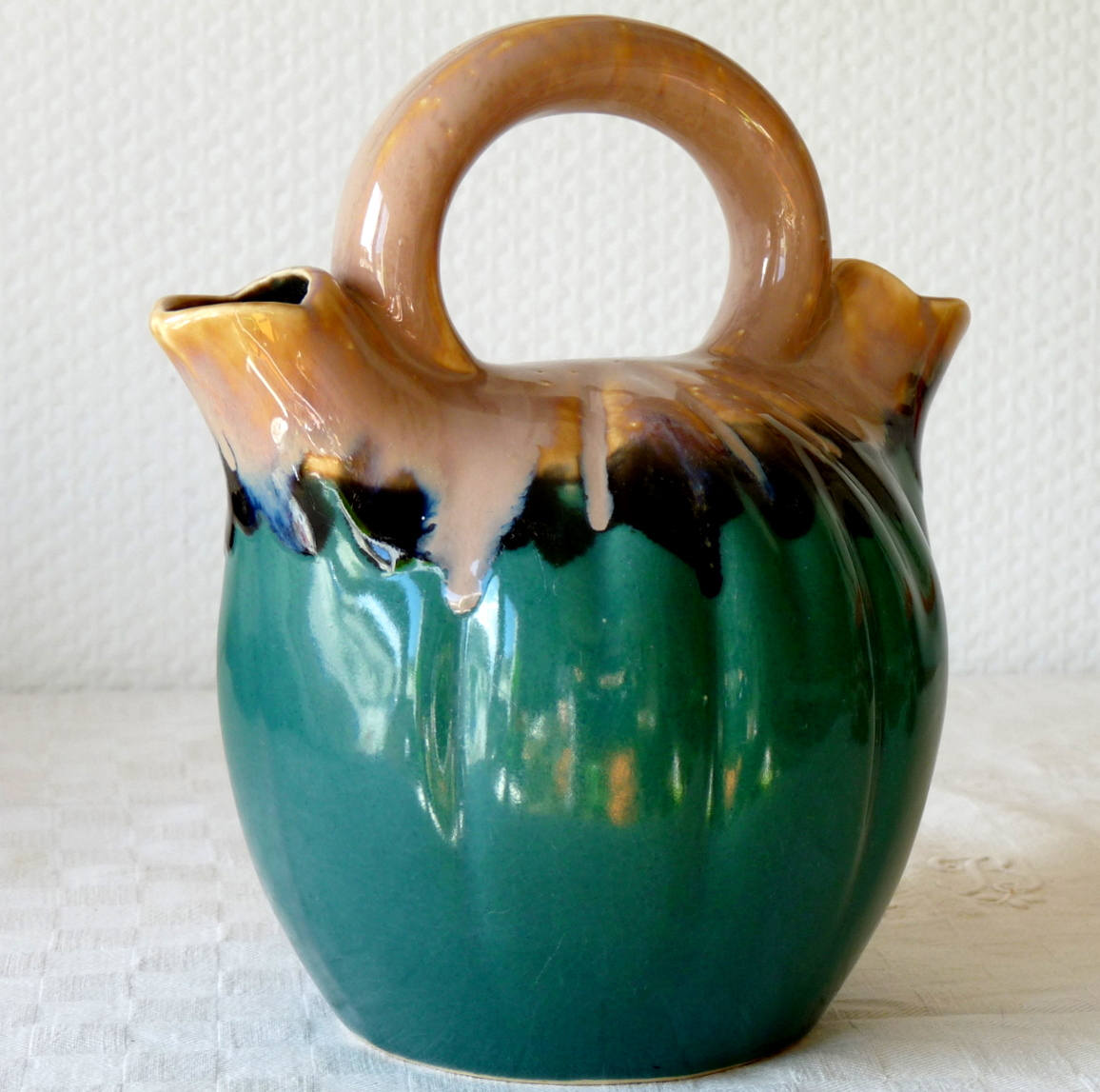 Français Cruche en Céramique Turquoise Vintage avec Décor Dégoulinant Beige et Double Bec, Pichet d'