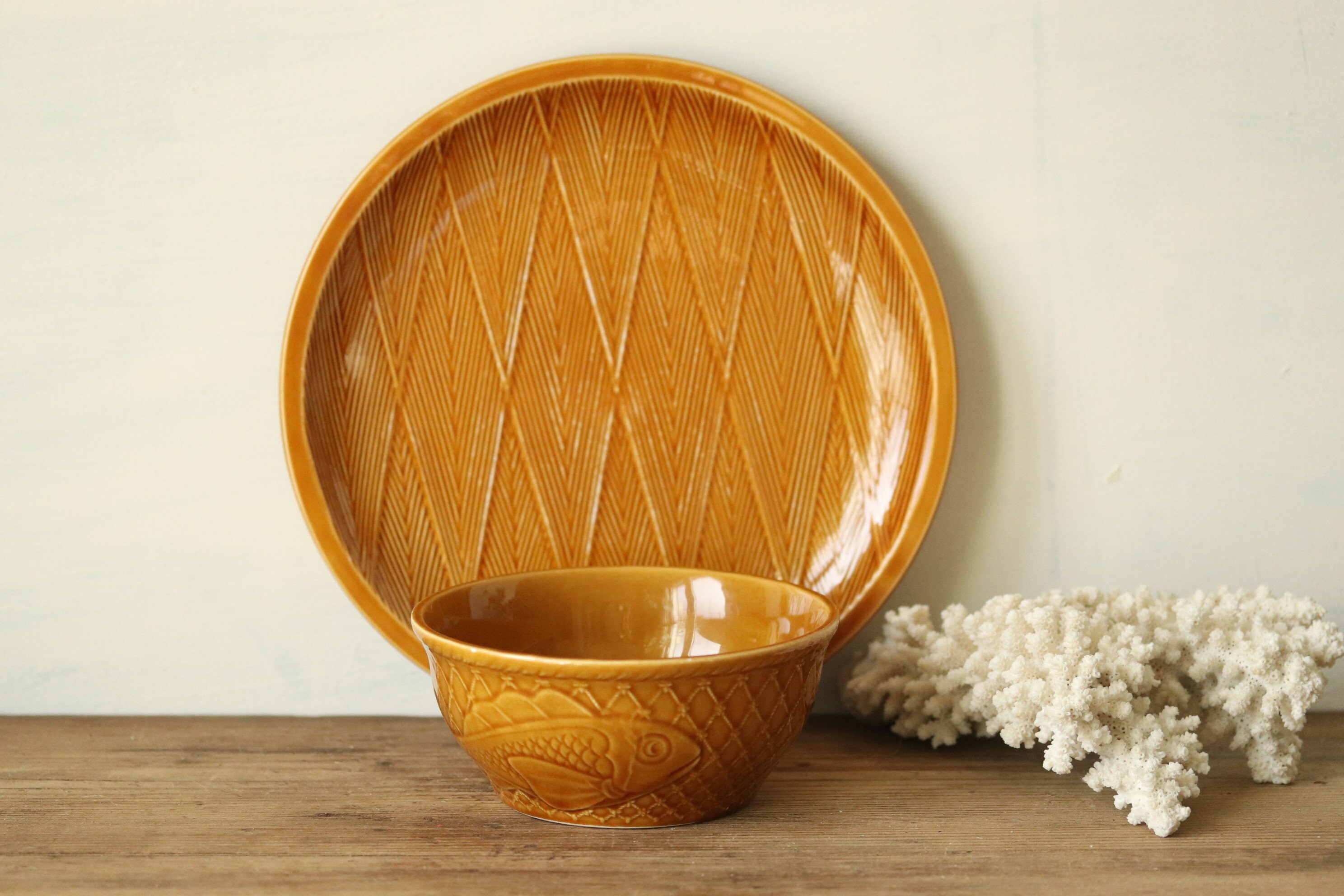 Français Plat Vintage Amber Salins avec Bol Gien, Assiette en Terre Cuite Ocre Design Chevron et Déc