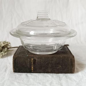 sucrier en verre vintage, boîte à bonbons en demi-cristal moulé et pressé des années 1930, bol en verre à couvercle design Art déco