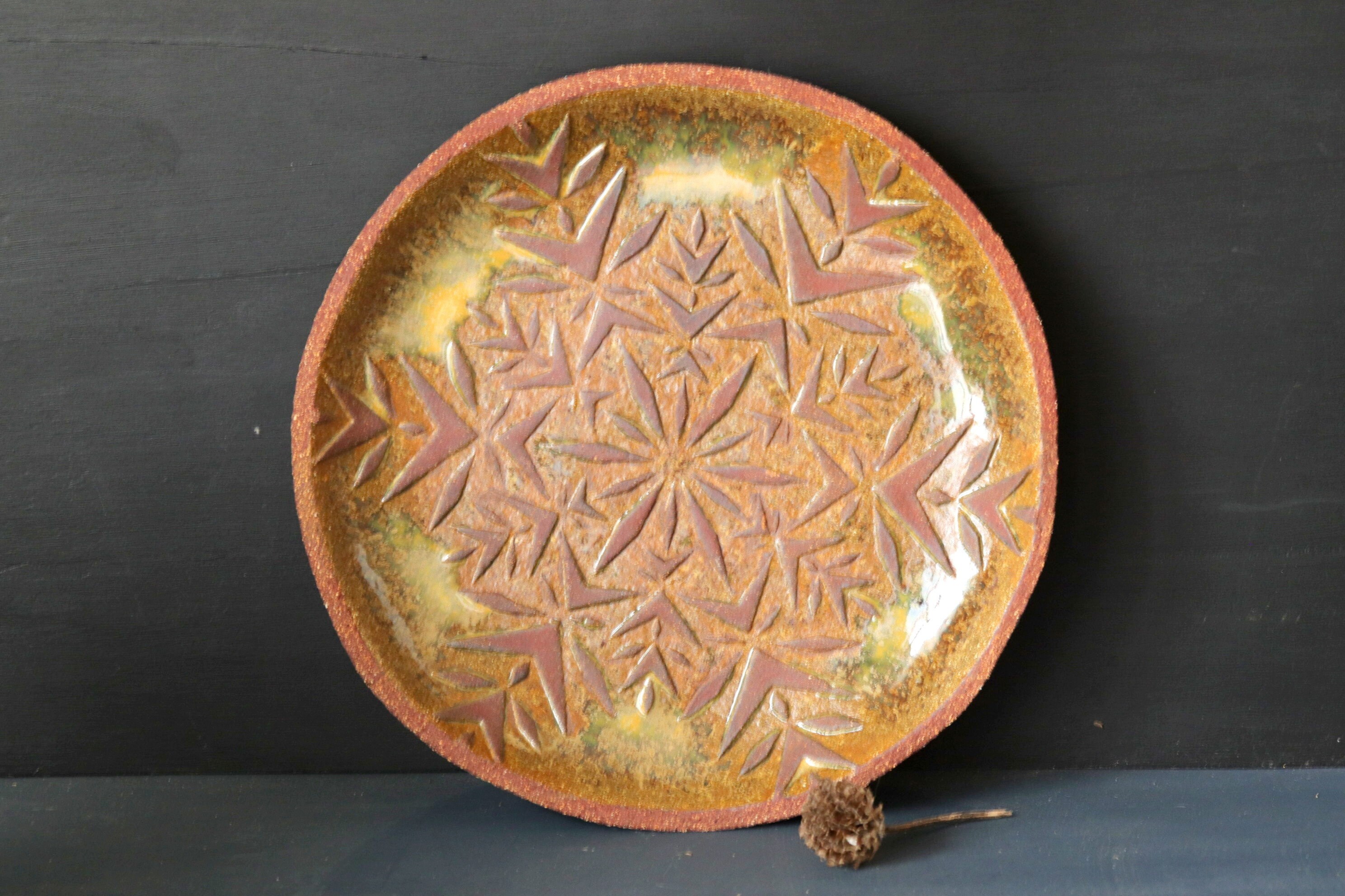 Français Assiette Décorative en Grès Vintage avec Décor Floral Gaufré, Plat Rustique Brun Fait à La 