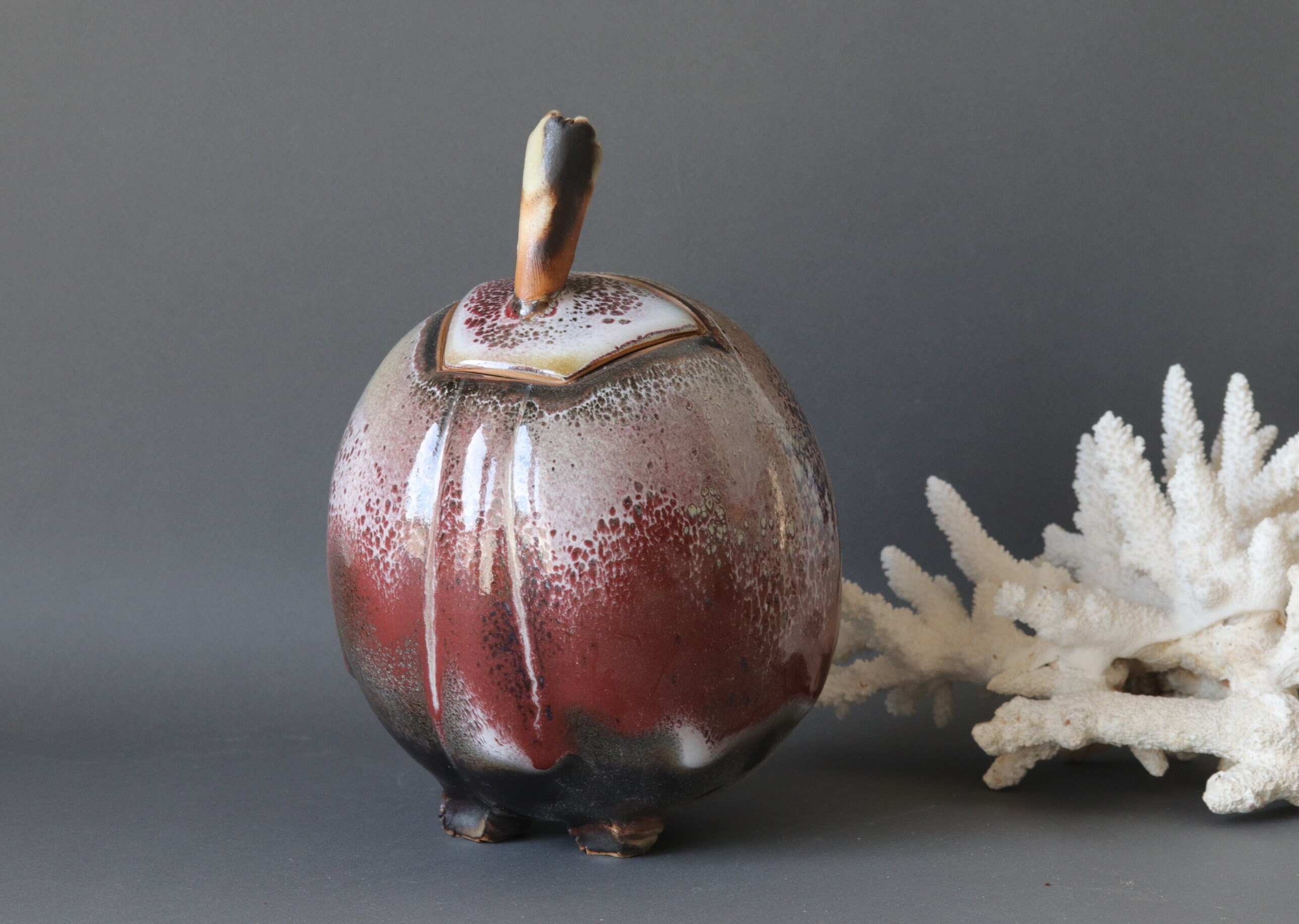 Pot en Céramique Émaillée Vintage Français avec Couvercle, Poterie de Studio Forme Prune Des Années 