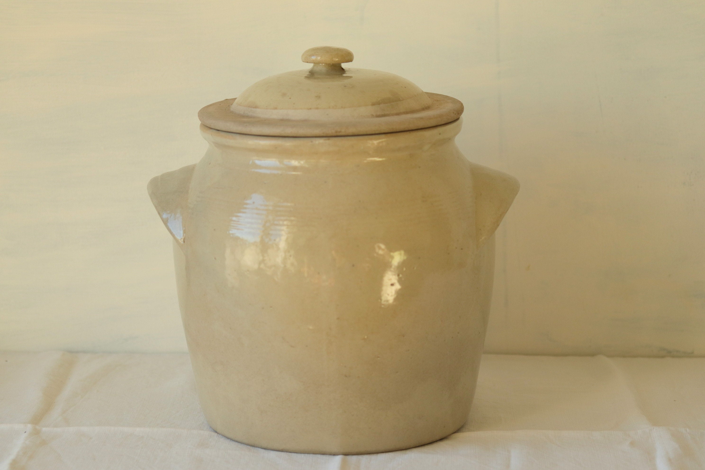 Grand Pot Français Vintage en Grès Blanc Confit avec Couvercle, de Graisse Glacé Beige Rustique
