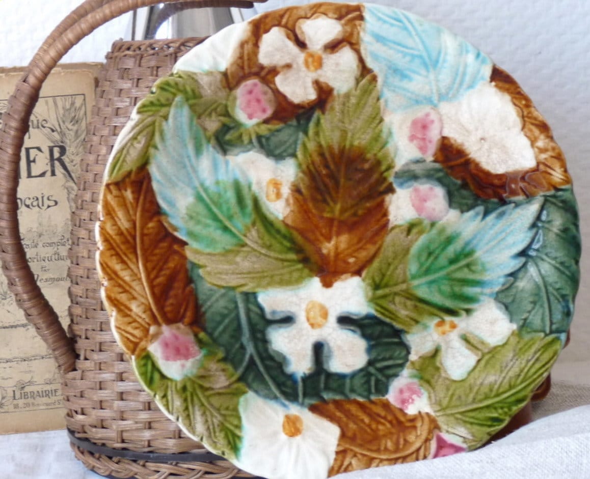 Assiette à Dessert Orchies Antique avec Décor de Fraise, Assiette en Majolique Des Années 1900 Franç