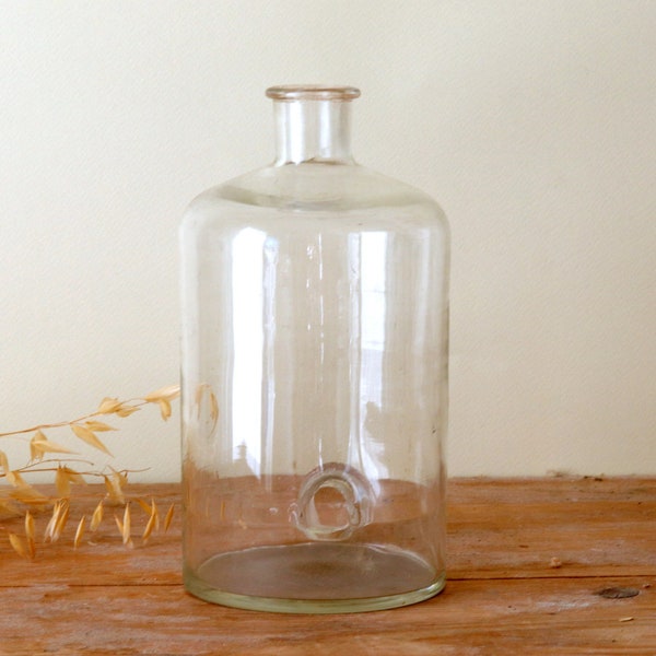 French Vintage Laboratory Bottle, 1930s Blown Glass Chemistry Jar, Ground Glass Spout, Lab Glassware, Collectibles, Cabinet of Curiosities