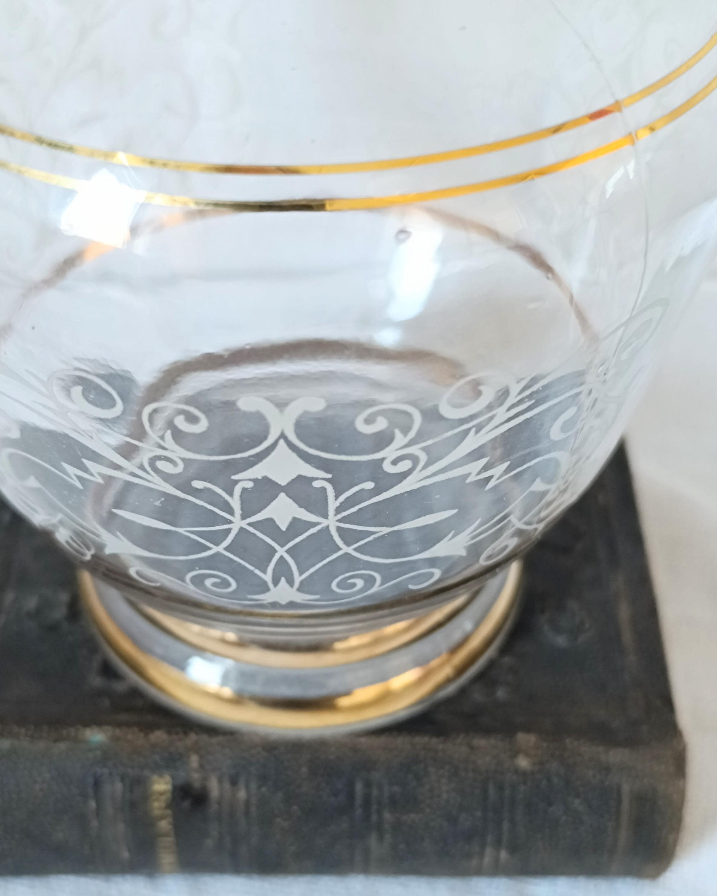フランス　vintage sherry bottle 1930s French Glass Decanter: Vintage Sherry Bottle With Gilded