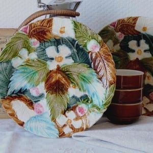 Antiker Französischer Majolika Dessert Teller: Orchideen Erdbeer Dekor