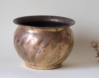 Franse vintage messing plantenbak met reliëf: gadroon-werveling