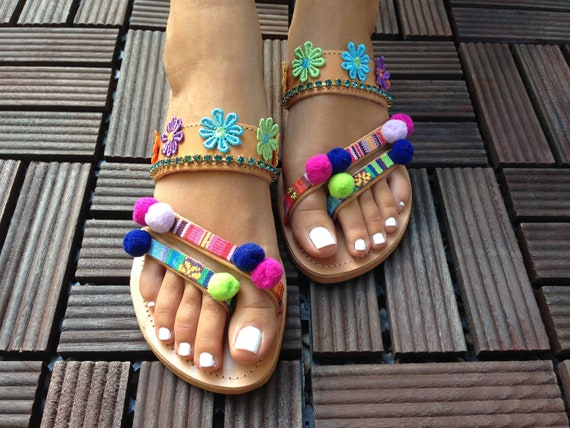 Pom pom sandales / grec sandales en cuir / artisanale sandales / main sandales / coulisse / sandales boho / glisser sur les chaussures / coloré sandales / IRIS Pom pom sandales sandales sandales / grec sandales en cuir / artisanale sandales / main sandales / coulisse / sandales boho / glisser sur les chaussures / coloré sandales / IRIS e45e35