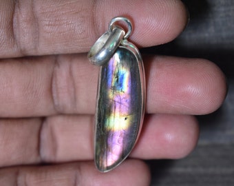 Paarse opvallende labradoriethanger, 925 sterlingzilver