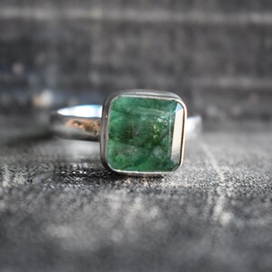 natural emerald ring,faceted emerald ring,925 silver emerald ring,natural green emerald ring,unisex emerald ring,emerald ring,green emerald