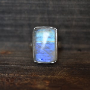 natural rainbow blue moonstone ring,blue flashy moonstone ring,925 silver ring,rare moonstone ring,moonstone ring,natural moonstone ring