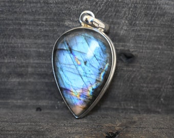 AAA Purple Labradorite Pendant, 925 Sterling Silver, Flashy Gemstone