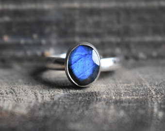 Anel oval de labradorita azul, prata de lei 925 (9 x 7 mm)