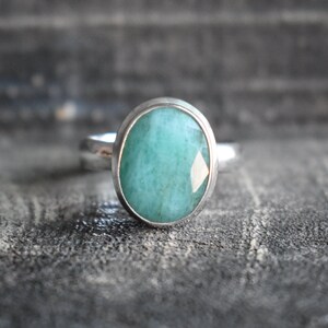 natural emerald ring,faceted emerald ring,925 silver emerald ring,natural green emerald ring,unisex emerald ring,emerald ring,green emerald
