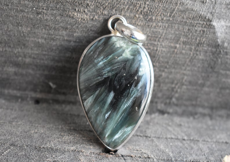 natural seraphinite pendant,925 silver pendant,seraphinite necklace,seraphinite pendant,drop shape pendant,gemstone pendant