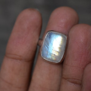 natural rainbow blue flashy moonstone ring,blue flashy moonstone ring,925 silver ring,natural blue moonstone ring,silver ring,moonstone ring