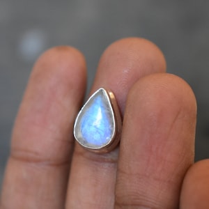 AAA Quality natural blue moonstone ring,blue flashy moonstone ring,925 silver ring,natural blue moonstone ring,gemstone ring,moonstone ring