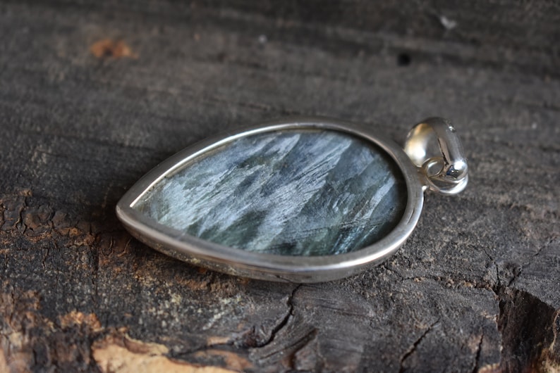 natural seraphinite pendant,925 silver pendant,seraphinite necklace,seraphinite pendant,drop shape pendant,gemstone pendant
