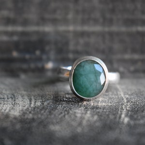 natural emerald ring,faceted emerald ring,925 silver emerald ring,natural green emerald ring,unisex emerald ring,emerald ring,green emerald