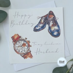 Carte d'anniversaire pour homme élégante avec chaussures et montre. Mari, fiancé