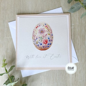 Carte de Pâques avec œuf floral, avec amour à Pâques, carte à paillettes faite à la main