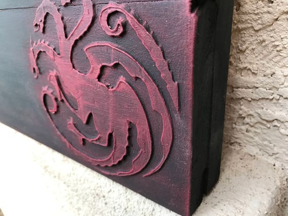 Game of thrones family name dragon banner House Targaryen | Etsy Tyrion Dragón De Madera Reloj Regalo para Hombre Grabada