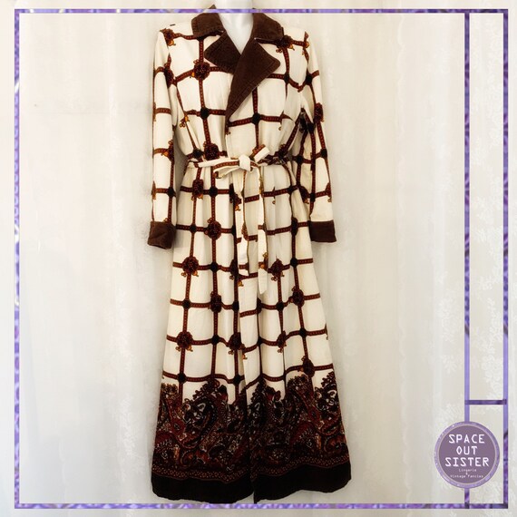 1970s Vintage Grid Glory Robe