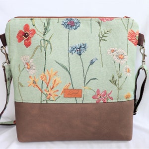 Umhängetasche in mint / braun mit Blumen, Schultertasche