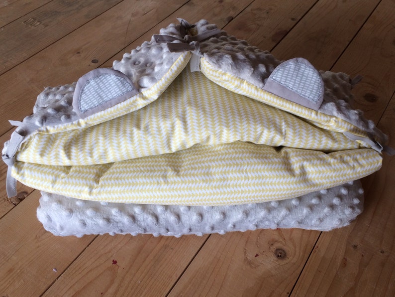 Customizable angel nest with the first name of the mixed child grey and light yellow