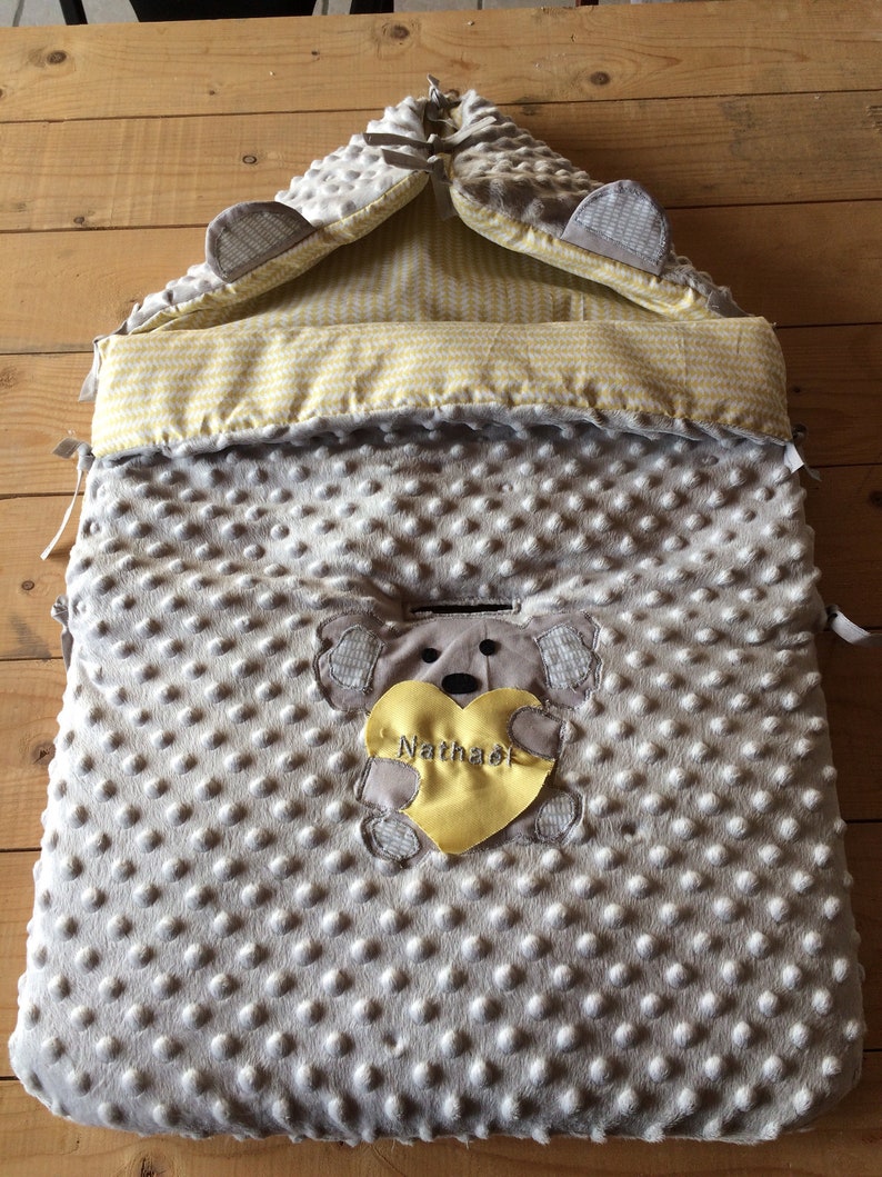 Customizable angel nest with the first name of the mixed child grey and light yellow