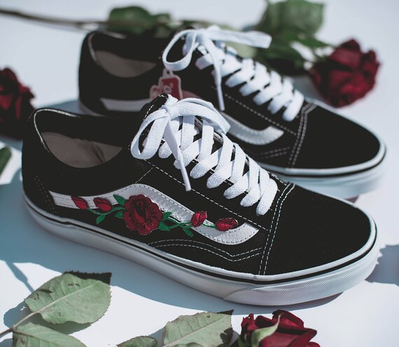 vans com rosa bordada
