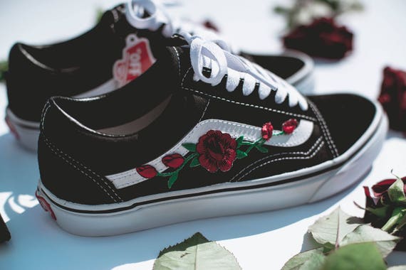 vans avec broderie rose