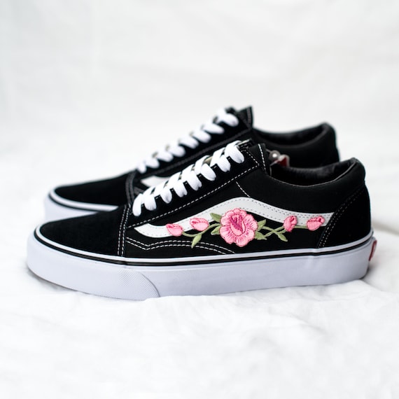 vans avec broderie rose