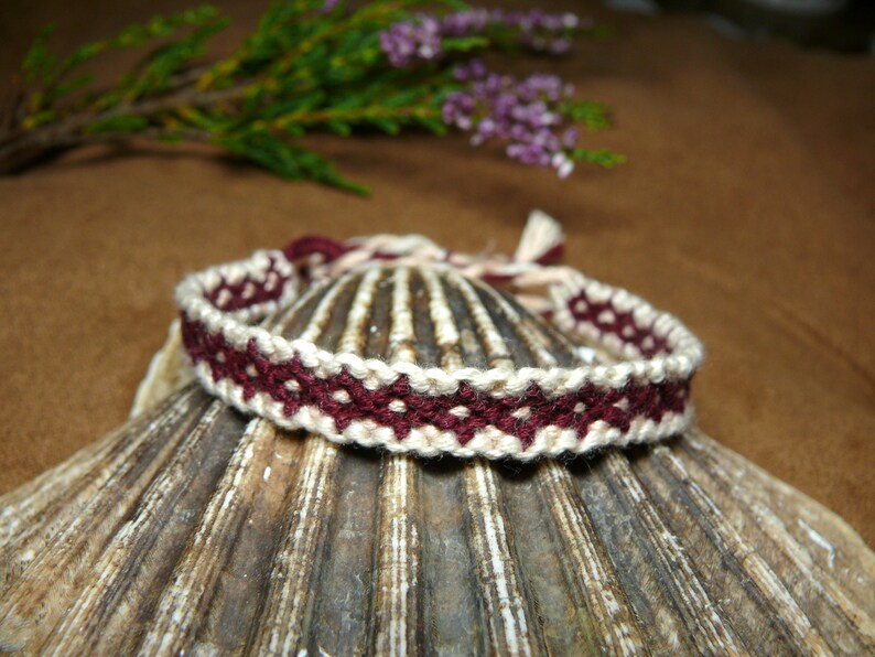 Slim bracelet Choose your colour Hand knotted rhomb wristband Friendship bracelet Narrow braided aztec cotton wish bracelet Gift Symmetrical