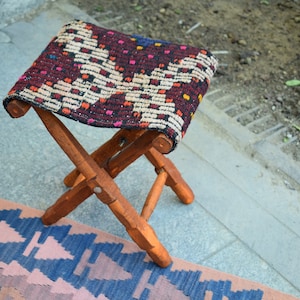 Asiento bohemio portátil, silla con alfombra kilim y base de mesa, artículo decorativo para el hogar, silla pequeña de Anatolia, silla con asiento auténtica hecha a mano