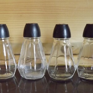 French Vintage Salt and Pepper Shakers - 4 Retro Cellars - Vintage Glass Shakers - French Kitchen Accessory - Octogonal Shakers