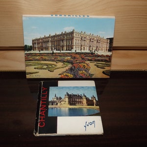 Set di 2 cartoline francesi d'epoca Album fotografici turistici - Versailles - Chateau de Chantilly - Set di cartoline del castello francese Foto
