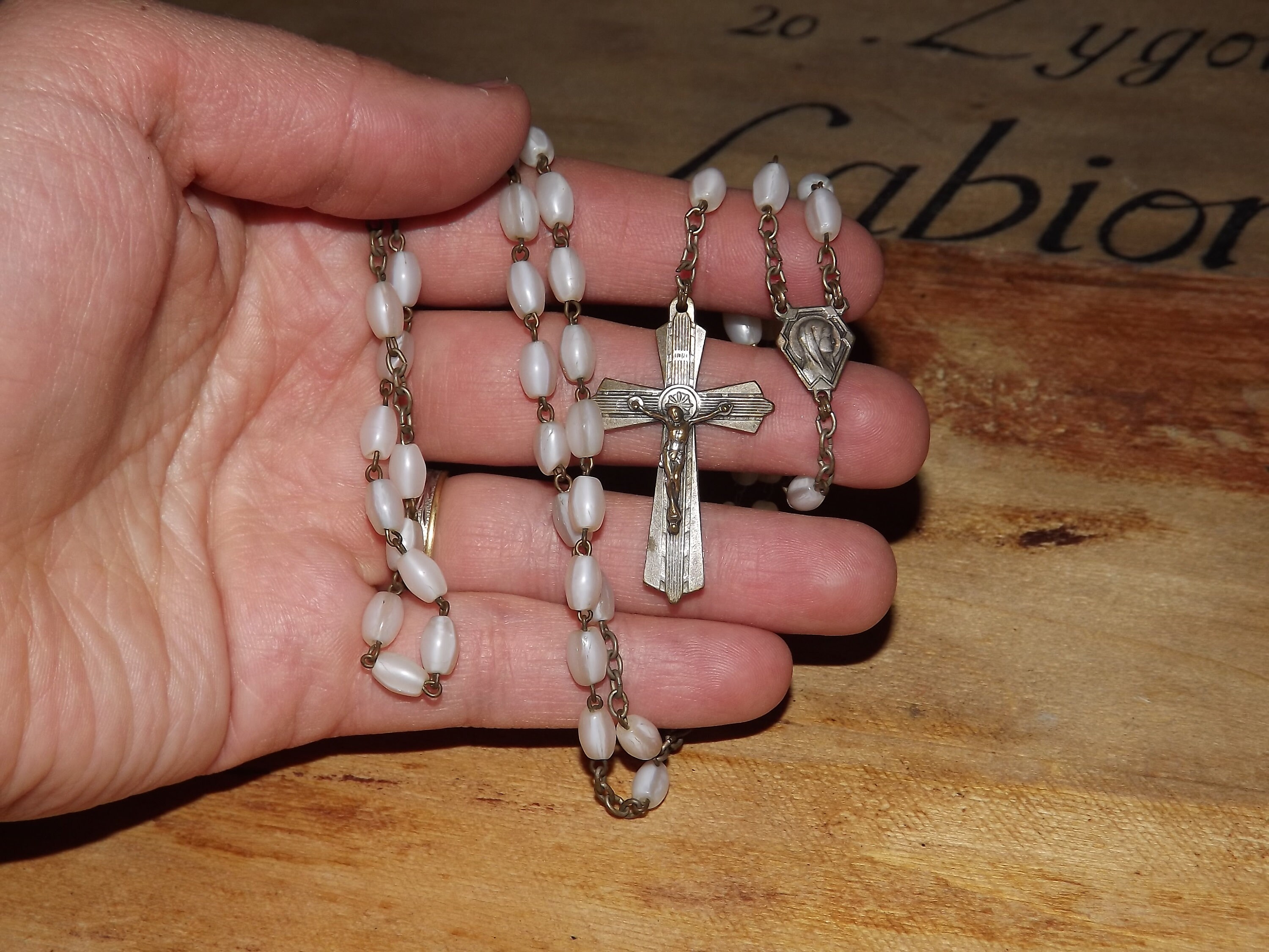 Rosaire Art Déco Français - Perles de Lait Blanc avec Médaille La Vierge Marie et Cœur Jésus Jésus-C