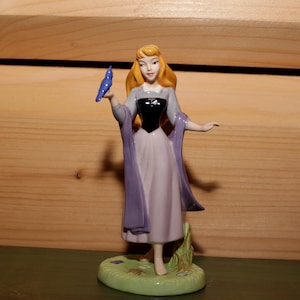 Vintage Royal Doulton Disney Showcase Collection: porseleinen beeldje &#39;Doornroosje&#39; - Briar Rose &#39;Singing of Loves Dreams&#39; 2003