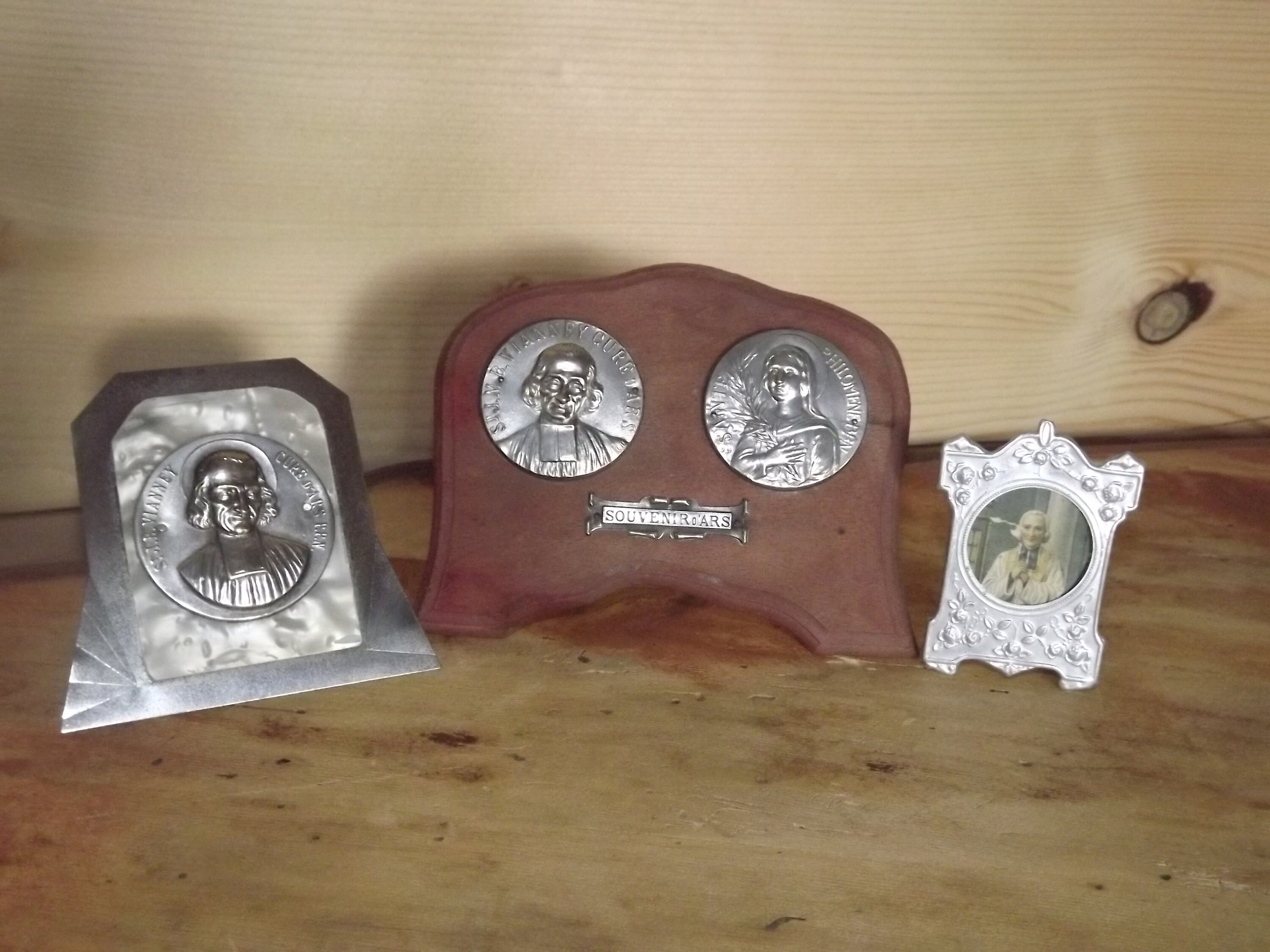 Vintage Français Ensemble de Cadres Debout Curé d'ars Jean-Marie Vianney - Plaque Médaille en Relief