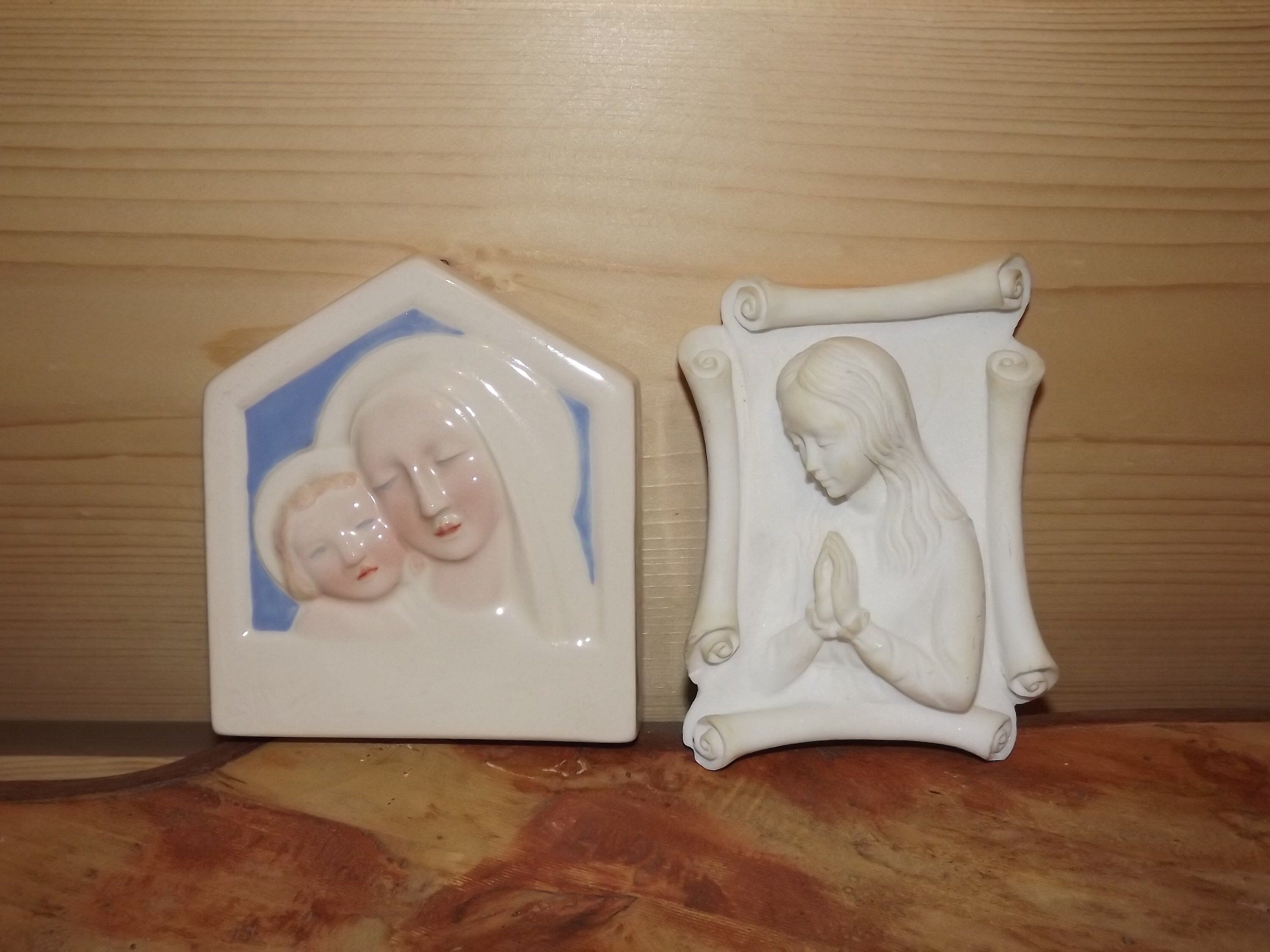 Ensemble Vintage de Français Christian Wall Plaque Ceramic Desvres Virgin Mary & Child Signed - Lime